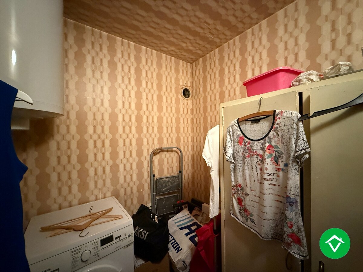 Appartement met twee slaapkamers, terras en autostaanplaats te Roeselare 