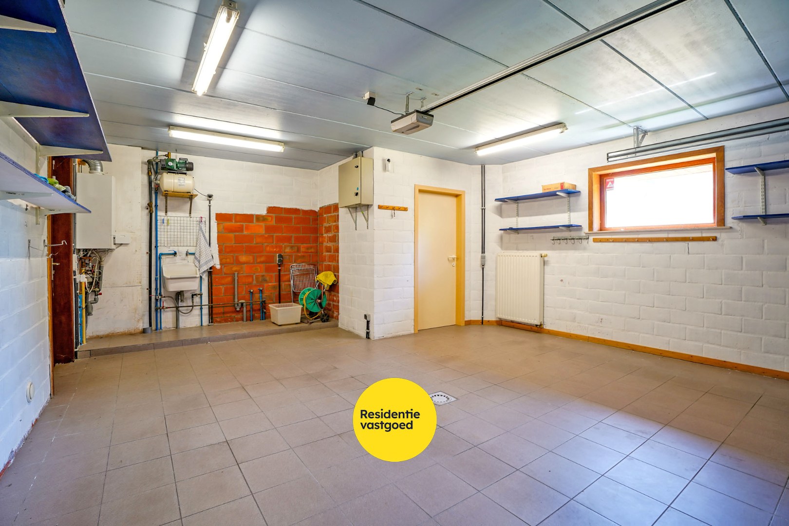 Ruime villa met 5 slaapkamers op 1082 m² te Oostduinkerke, gelegen vlakbij het natuurreservaat Hannecartbos. 