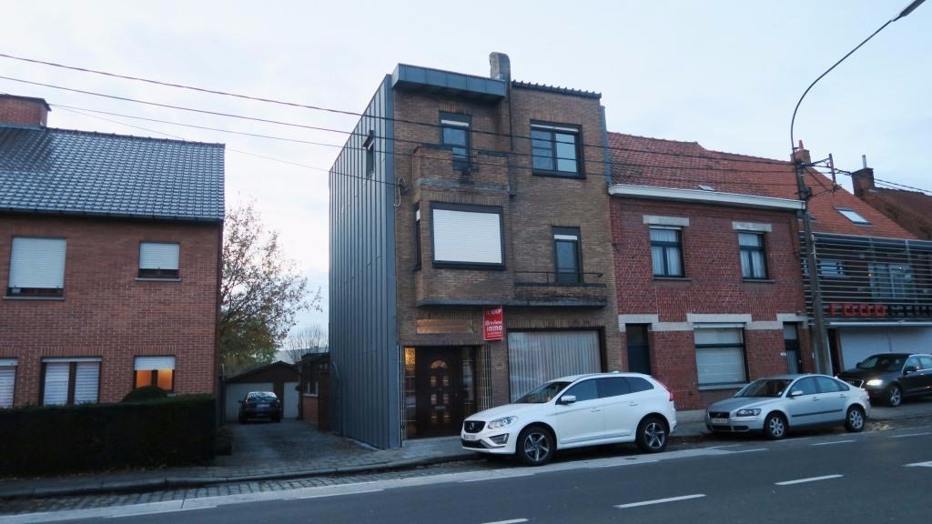 Uiterst ruime, halfopen woning met 4 slaapkamers 