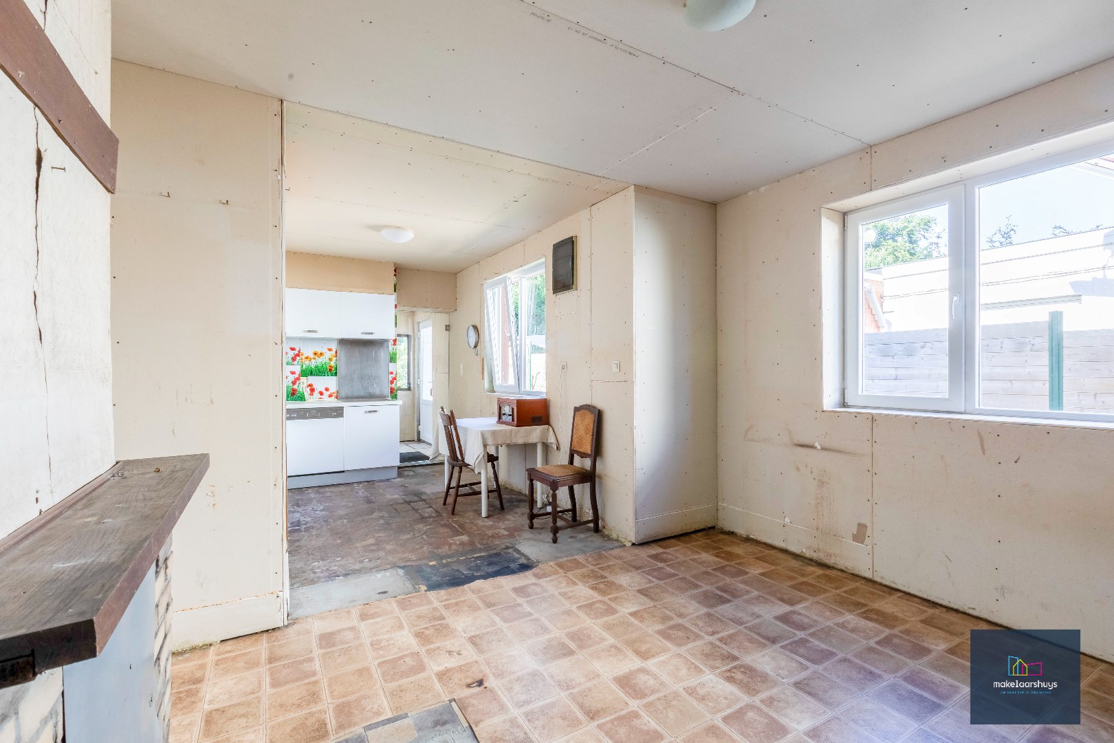 VERKOCHT !!! Residentieel gelegen  te renoveren halfopen bebouwing met tuin 