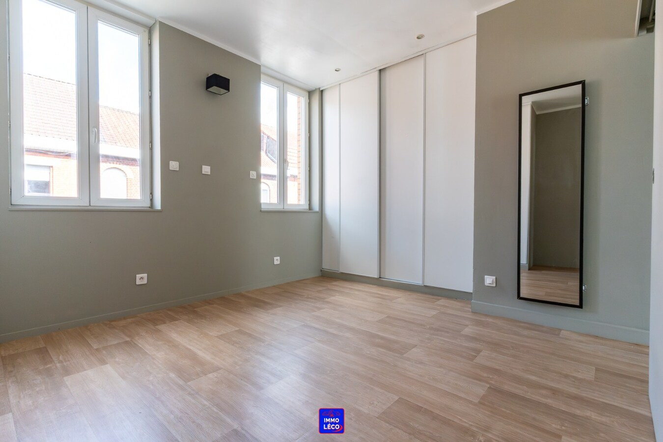 Maison rénovée avec jardin, dans une rue calme et appréciée. 