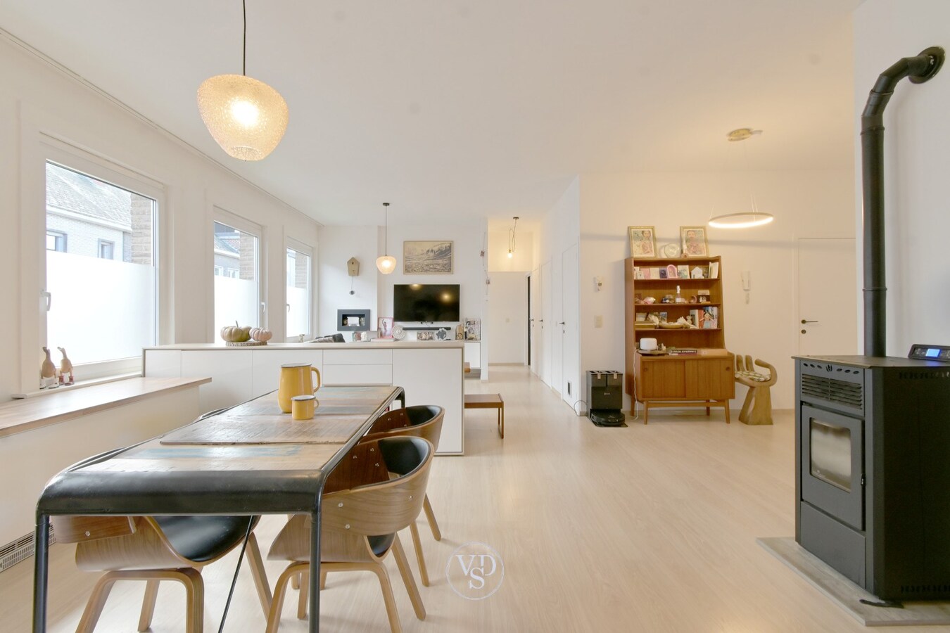 Exceptioneel ruim appartement in centrum Gavere. 
