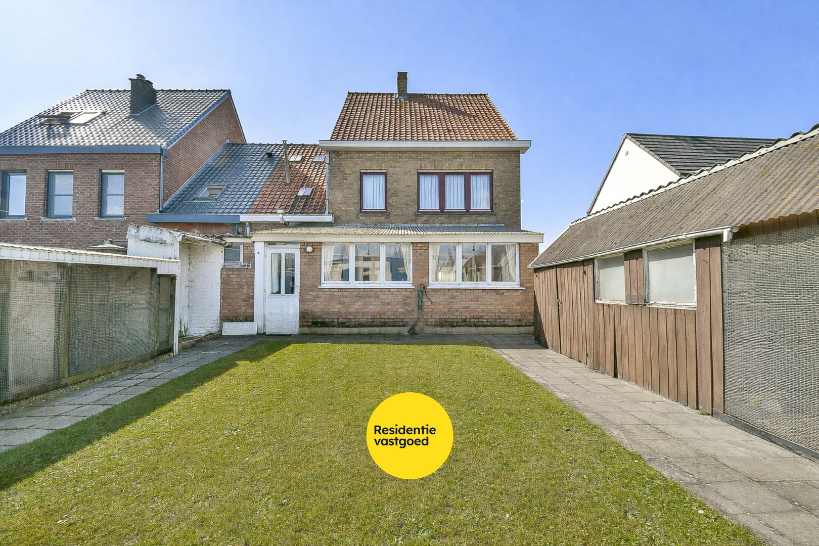 Te renoveren halfopen bebouwing met tuin en groot potentieel 