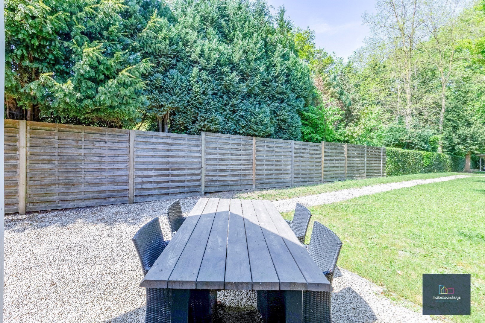 Halfopen bebouwing met zuidertuin en parkeergelegenheid nabij centrum Destelbergen 