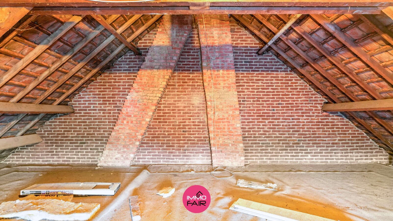 Gezinswoning met authentieke elementen in centrum Lanaken! 