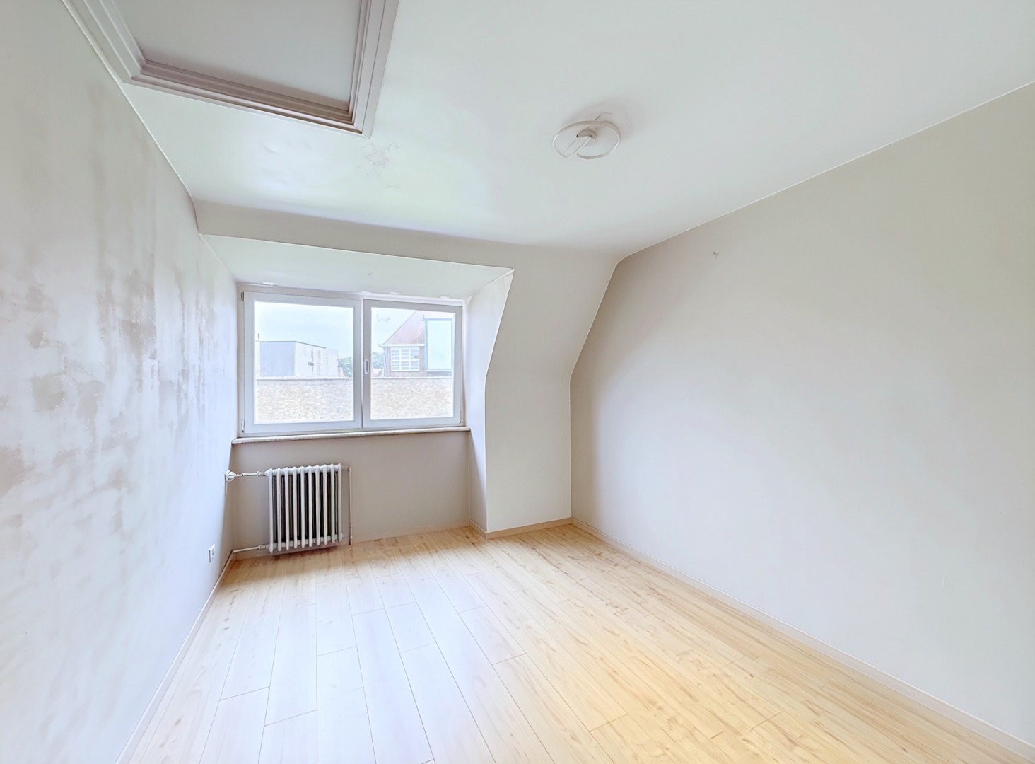 Statige villa met 4 slaapkamers en bureau 