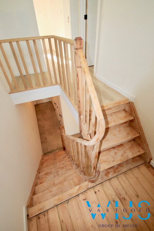 Volledig gerenoveerd woonhuis op 750m² in hartje Ertvelde ! 