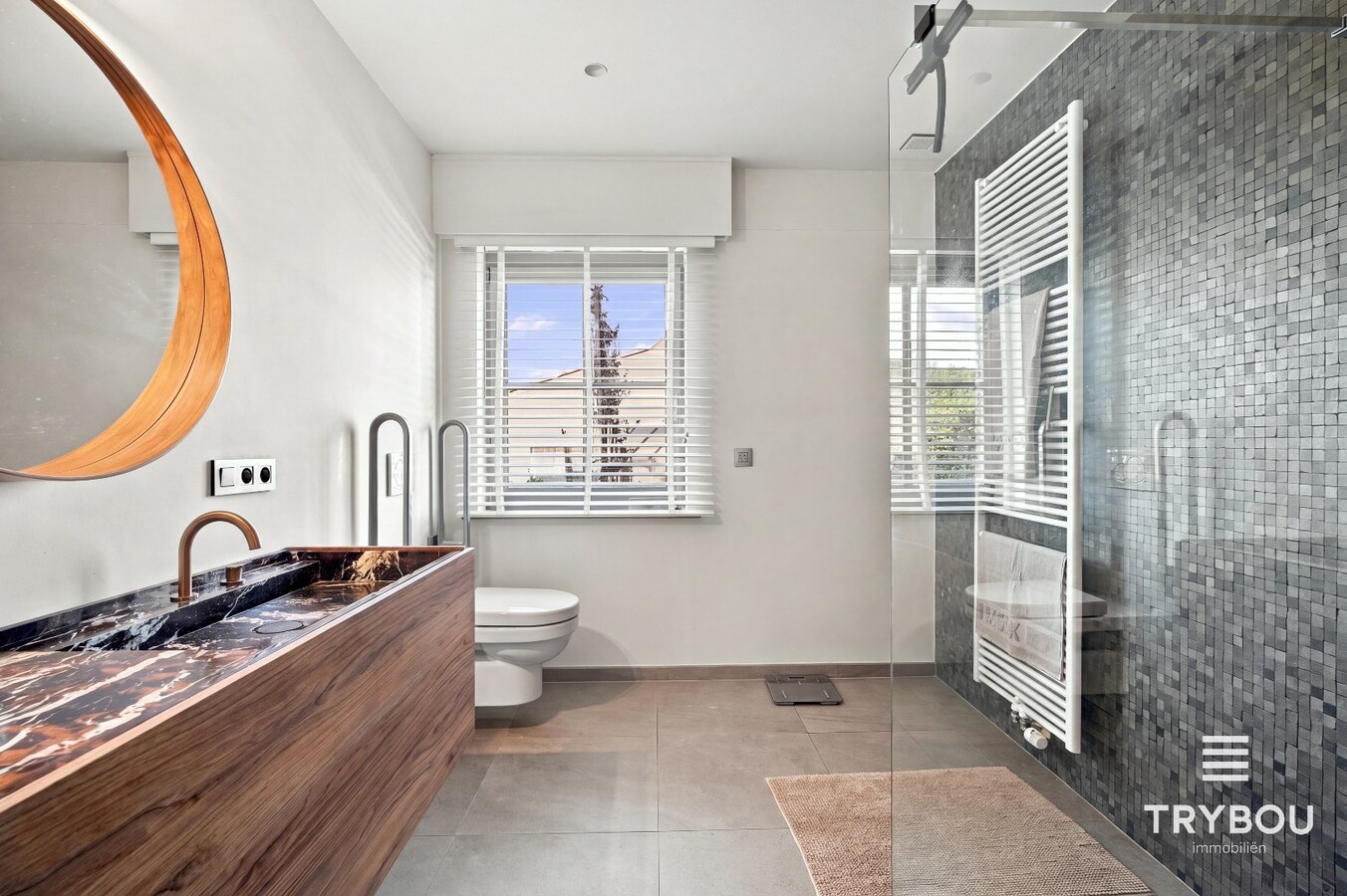 Alleenstaande luxueuze woning met 5 slaapkamers! 