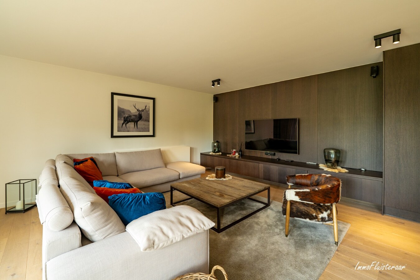 Beautiful villa with indoor and outdoor riding arenas on over 2.4 hectares in Ardooie 