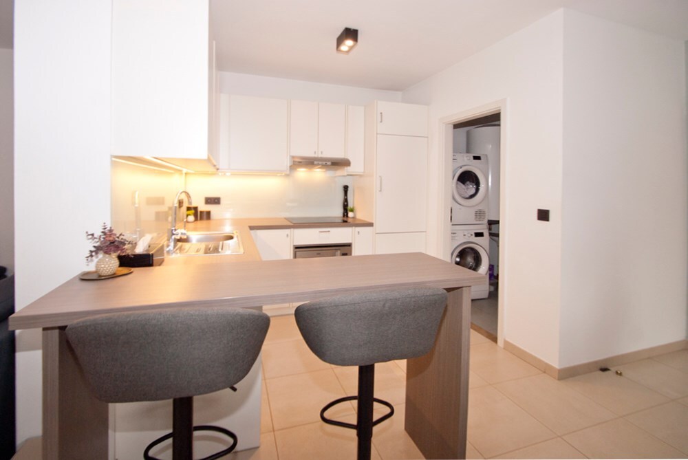 Instapklaar gelijkvloers - 2 slpks - ruim terras - parking 