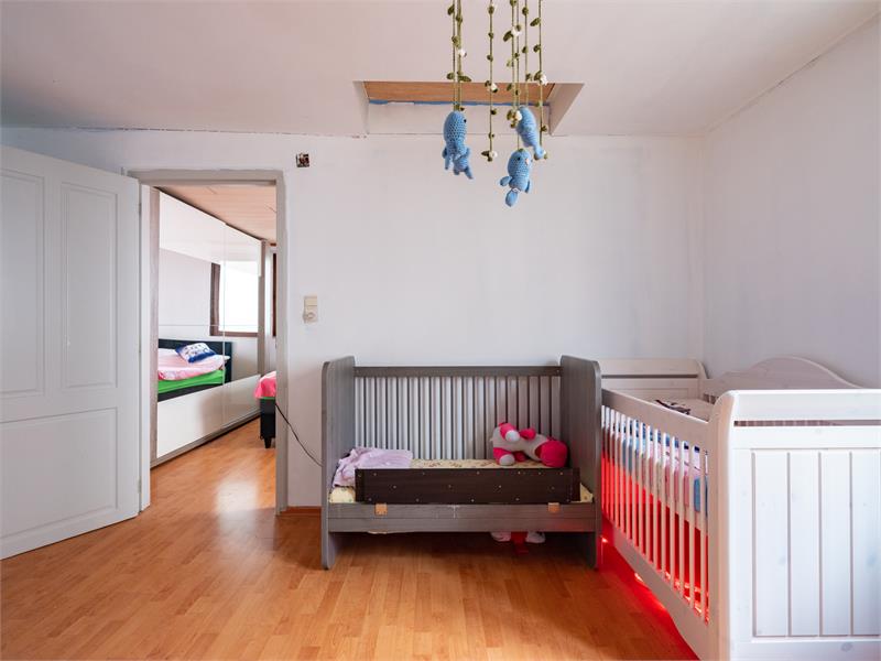 Op te frissen woning met 6 slaapkamers 