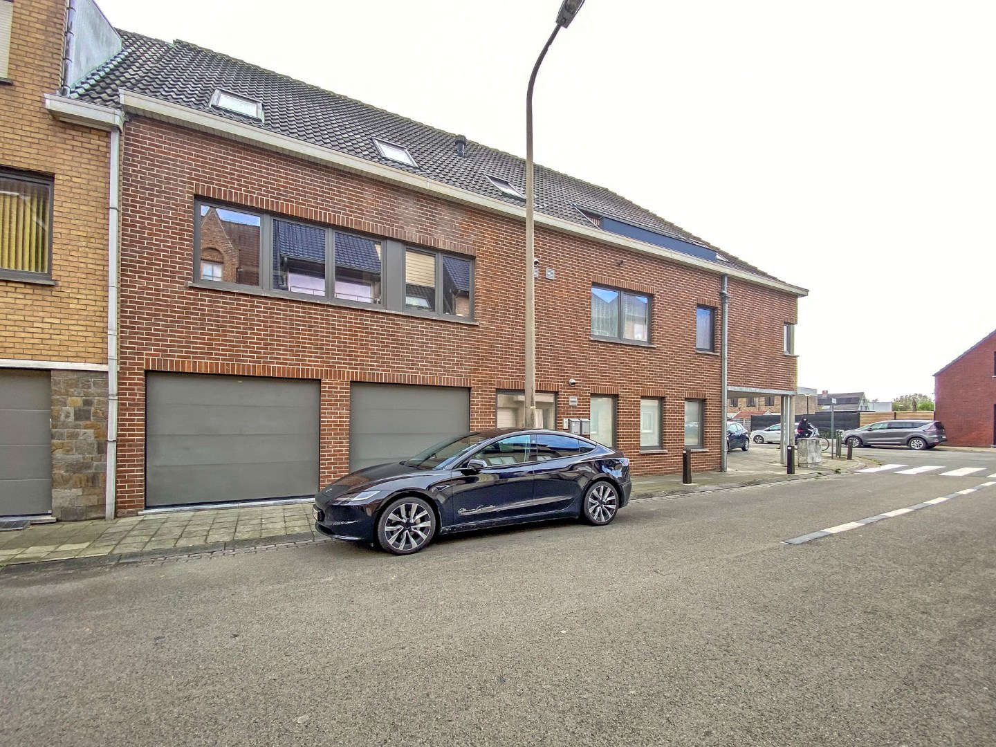 Gerenoveerd 3-slaapkamerappartement te huur in kleinschalig gebouw te Bredene. 