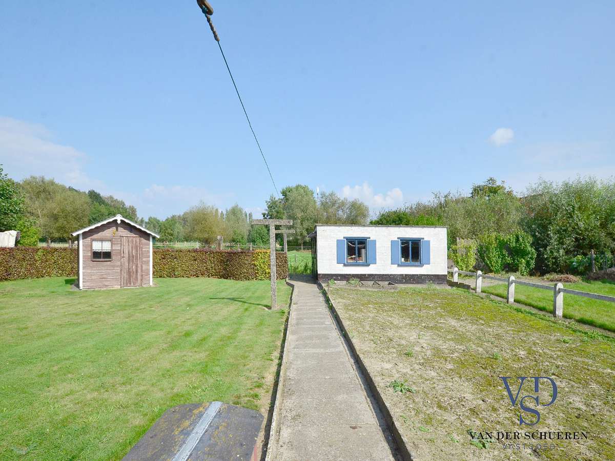 Op te frissen bungalow in doodlopende straat. 