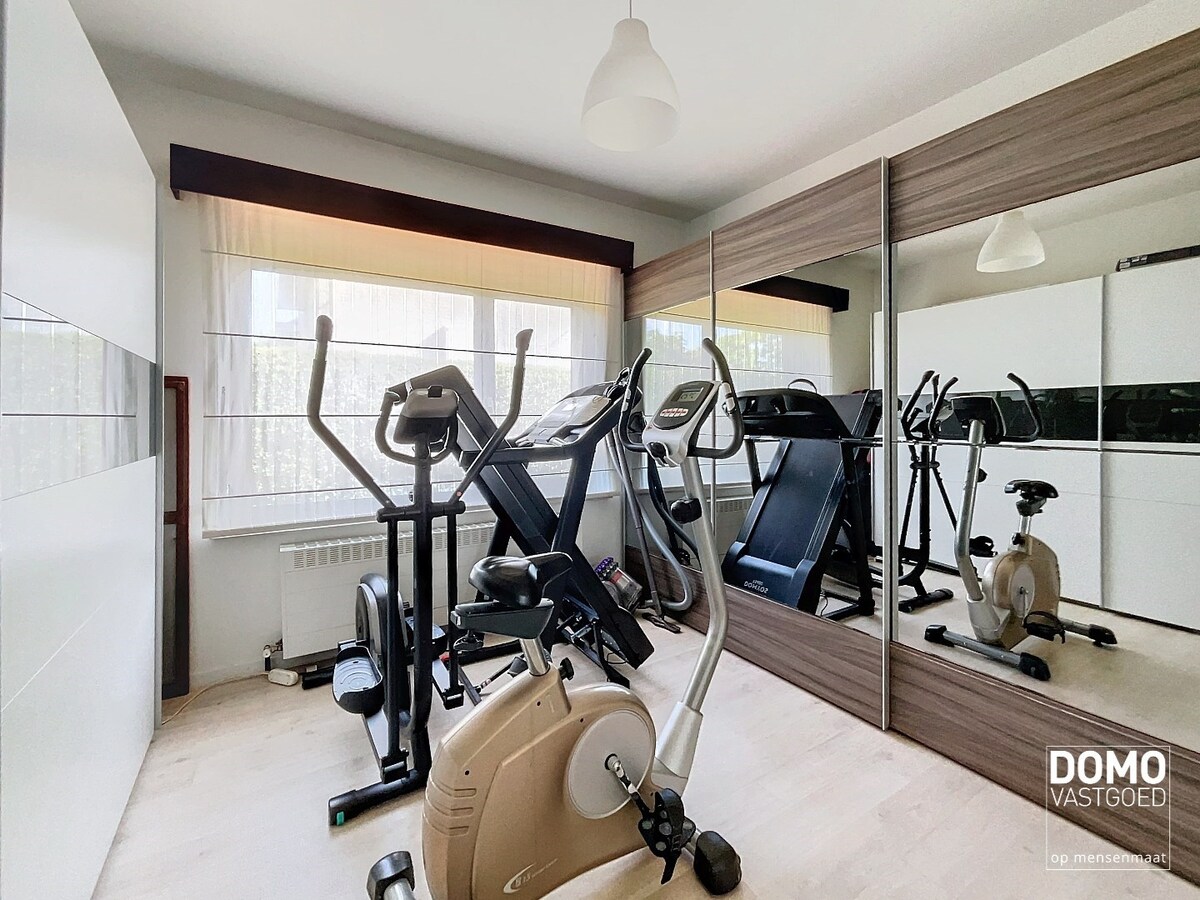 Ruime open bebouwing met tuin en inpandige garage gelegen te Spalbeek. 