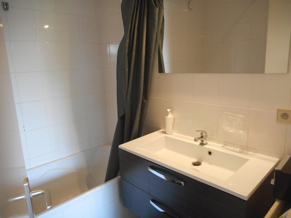 GUNSTIG gelegen appartement te LANAKEN 