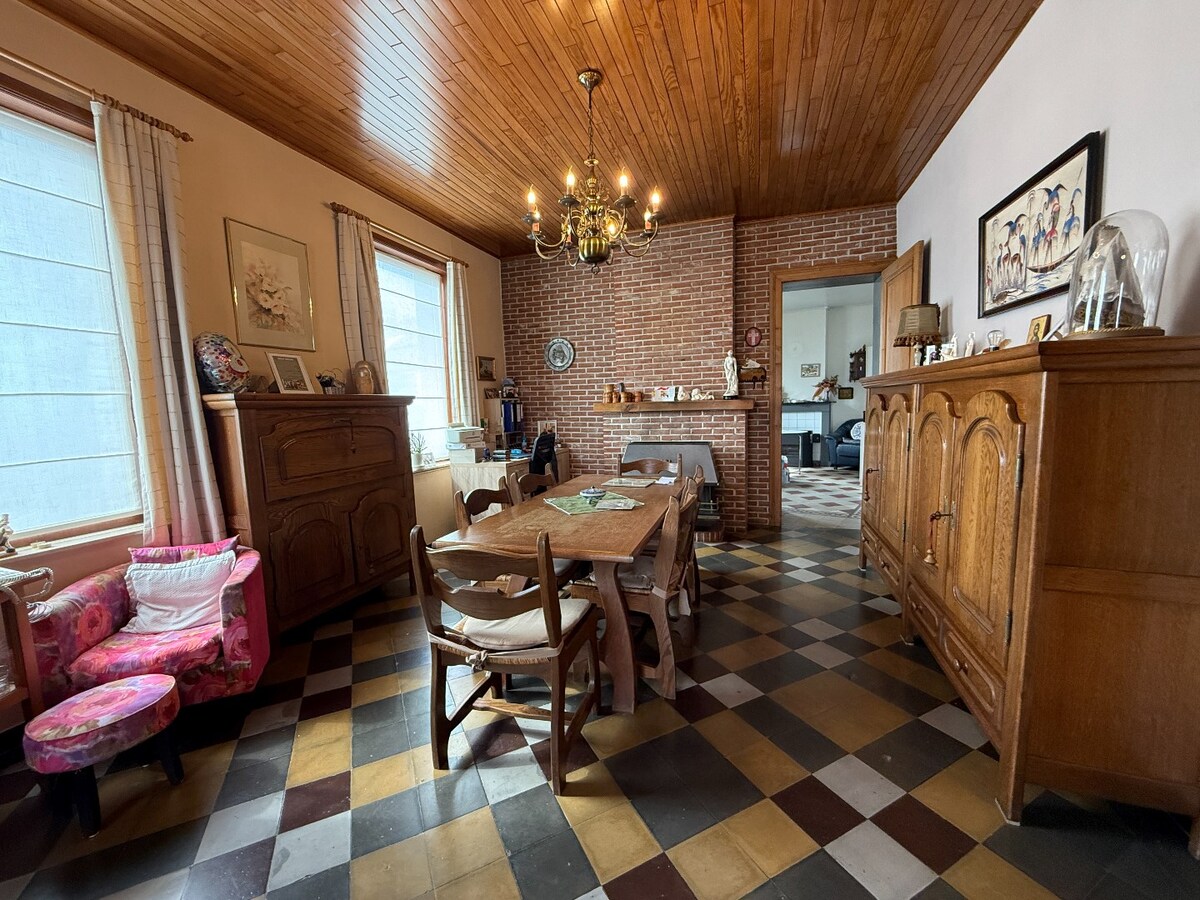 Grote eigendom met atelier. 