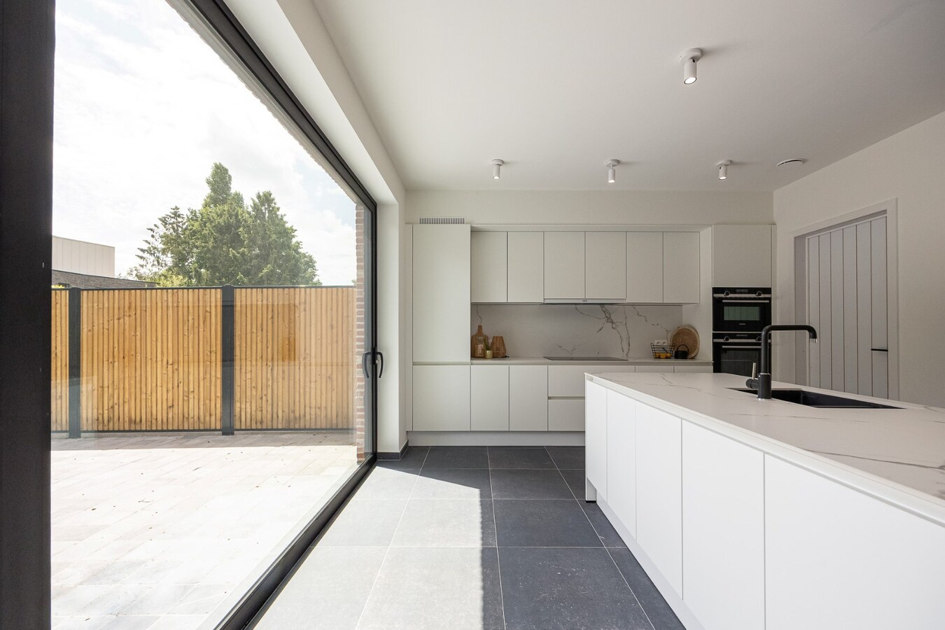 Moderne landelijke villa met A+ energieprestatie in rustige wijk 