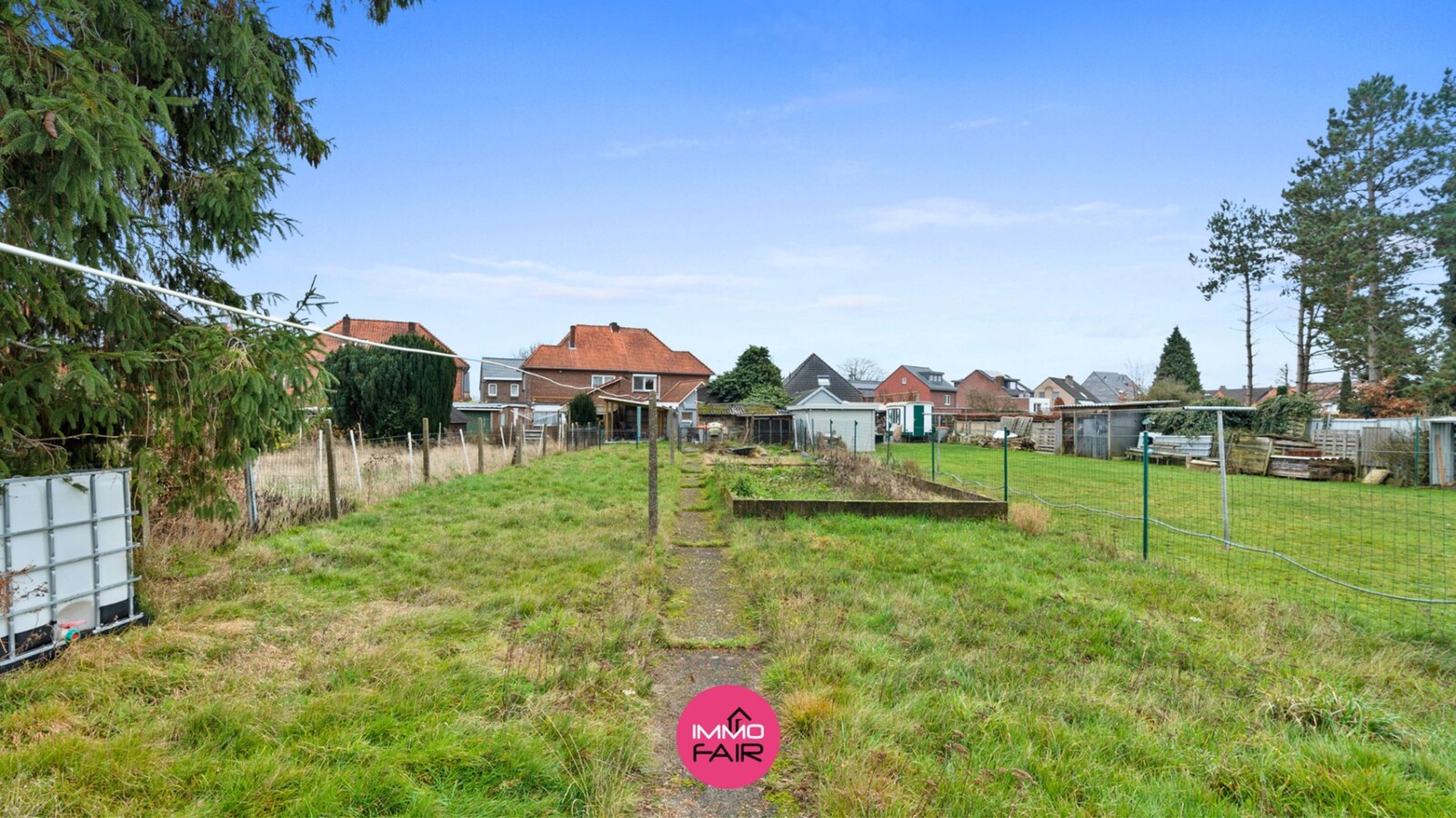 Gezinswoning met authentieke elementen in centrum Lanaken! 