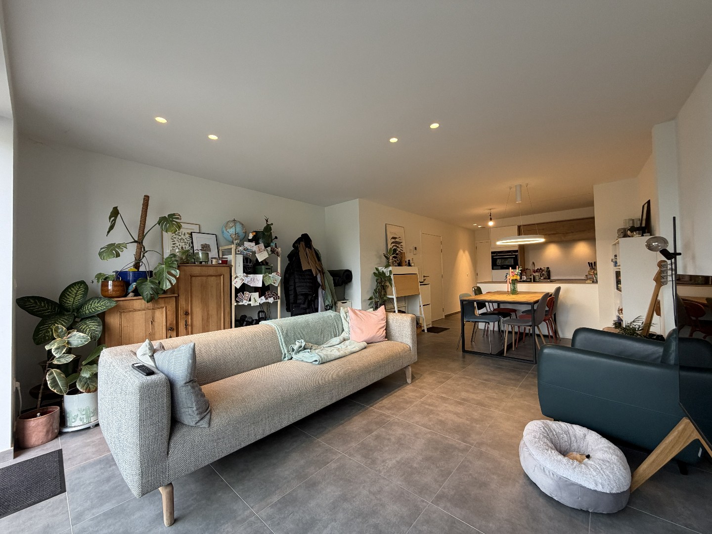 Recent en energiezuinig appartement met 1 slpk. en groot terras in Geel-centrum 