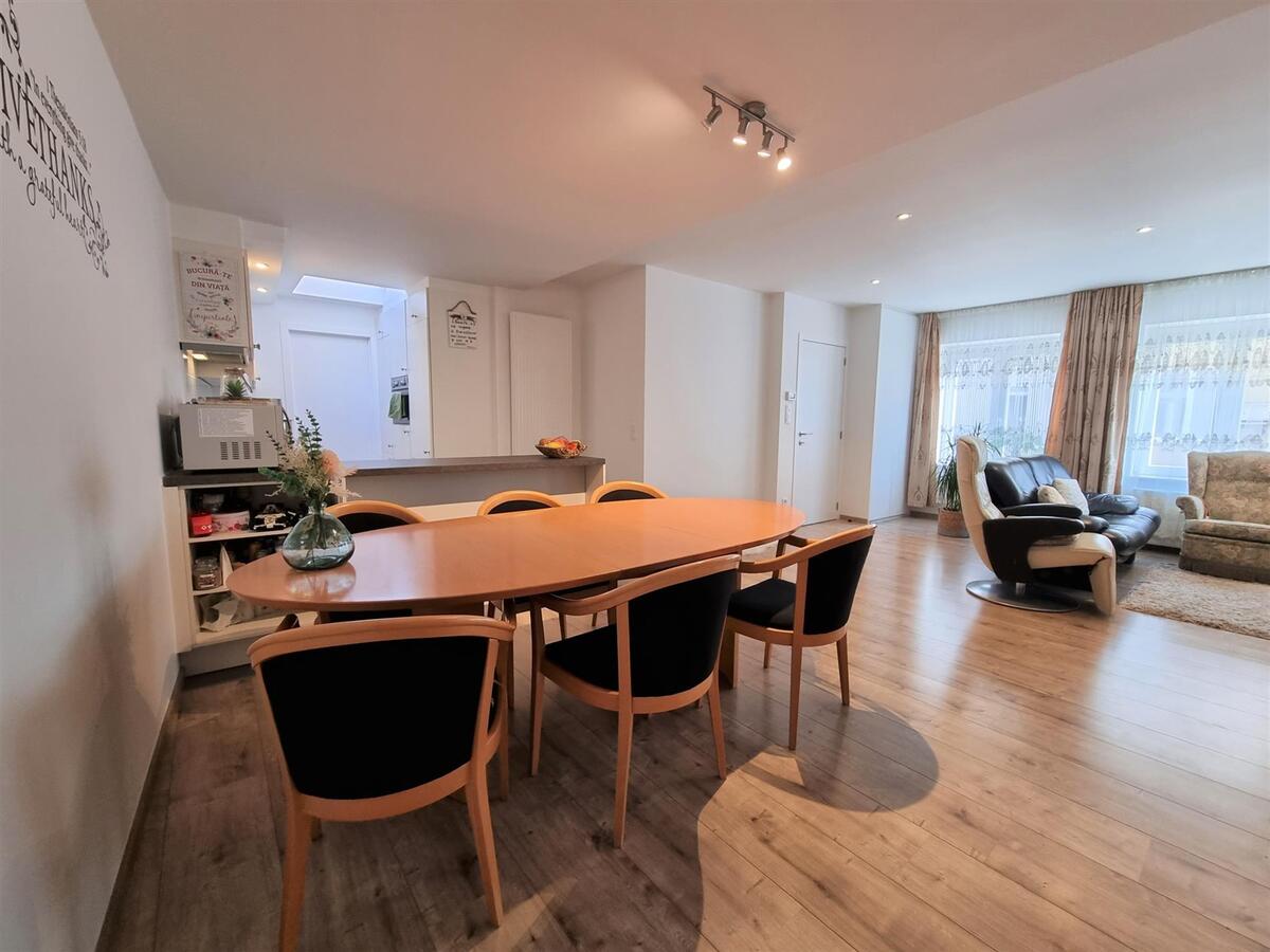 Volledig gerenoveerde, centraal gelegen woning - Heist 