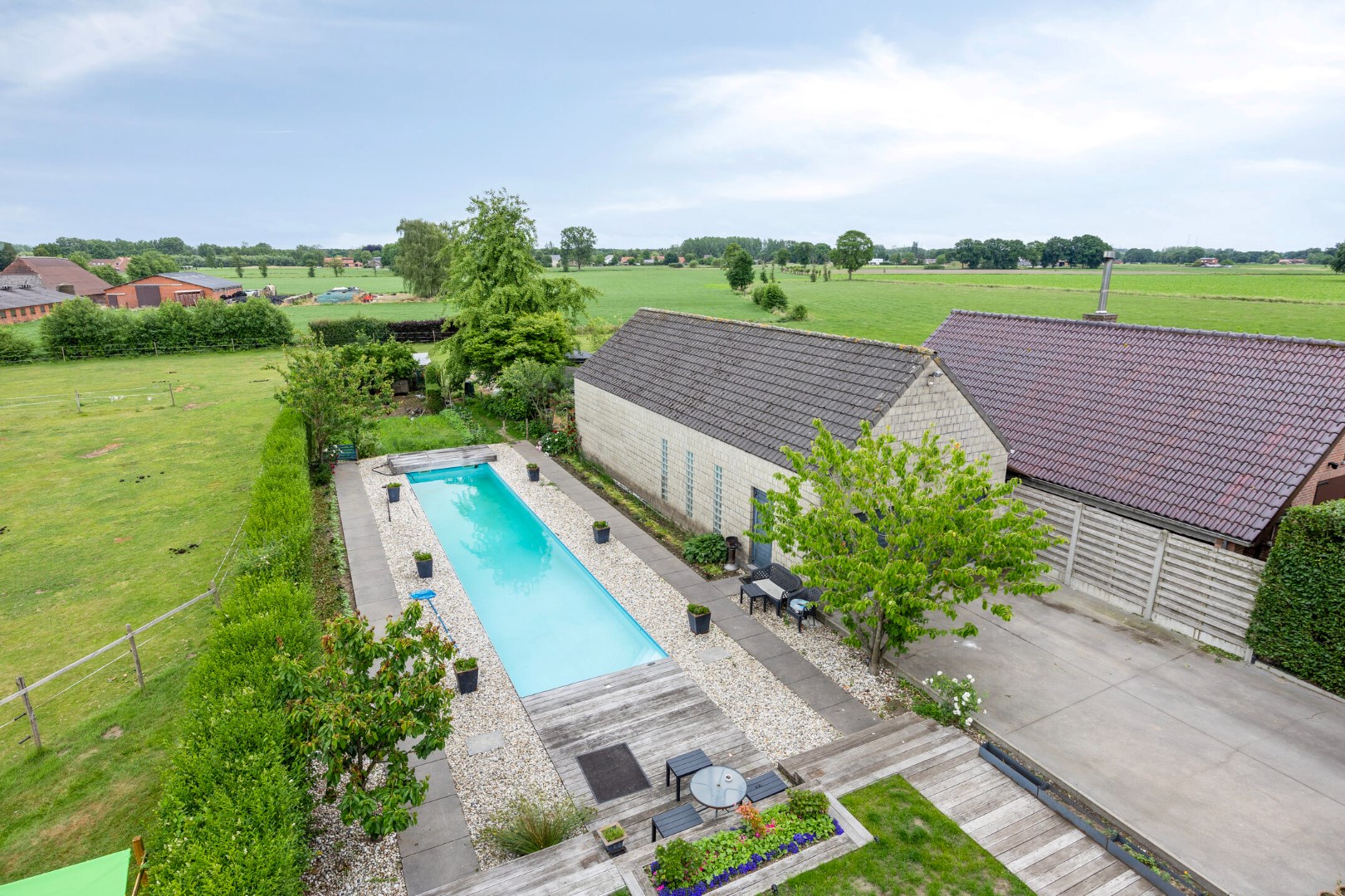 Villa met praktijkruimte op perceel van 1.817m² te Geel 