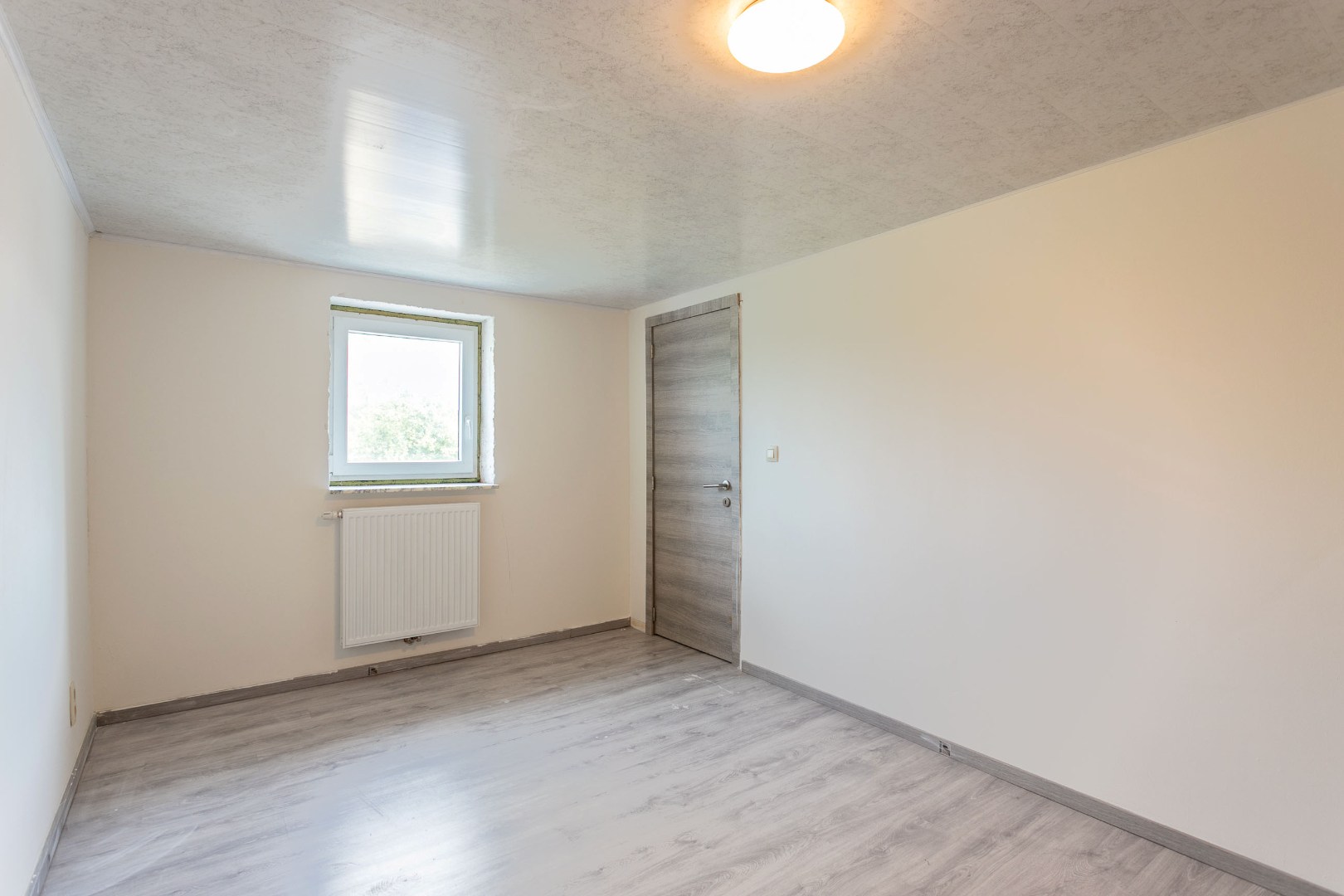 Ruime woning met 4 slaapkamers en binnenkoer in Petit-Enghien 
