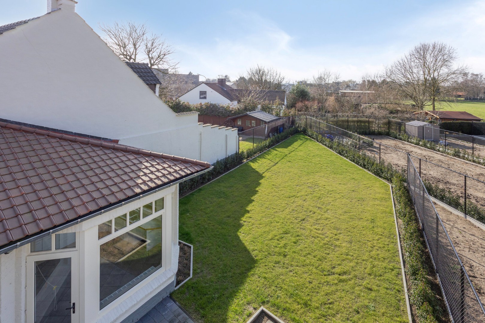 Instapklare gezinswoning met praktijkruimte 