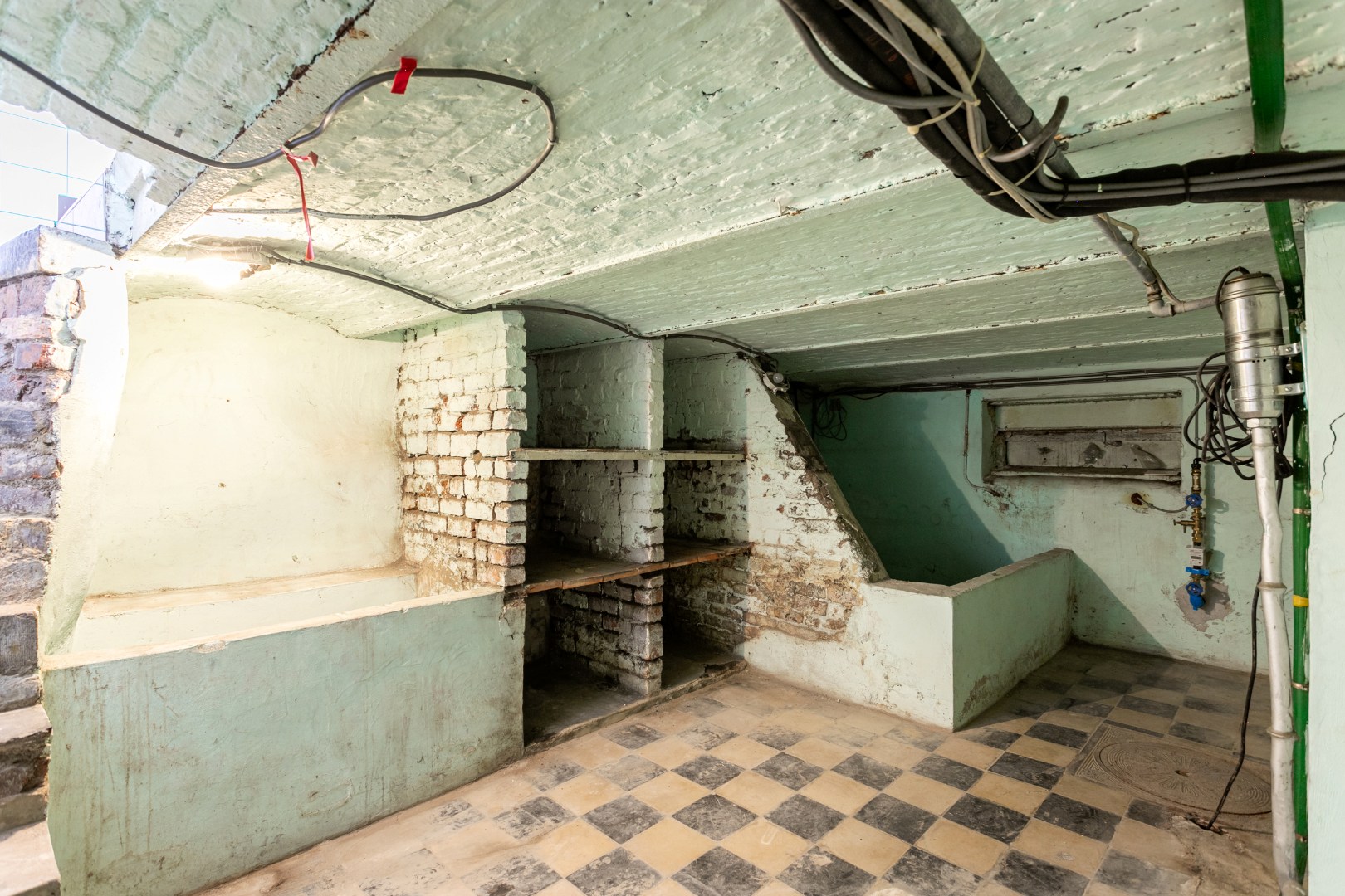 Karaktervol handelshuis op een gunstige ligging in hartje Halle 