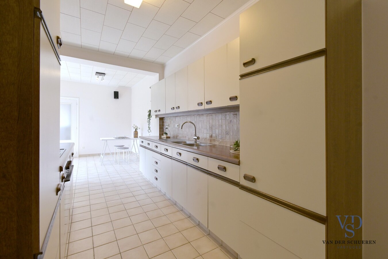 Ruim landhuis met tal van mogelijkheden. 