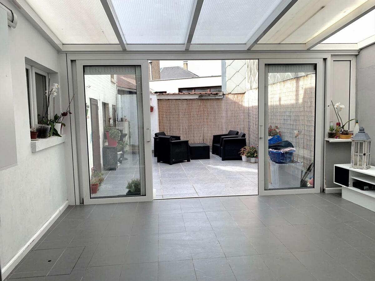 GERENOVEERDE WONING MET GARAGE EN ZONNETERRAS TE BREDENE DORP 