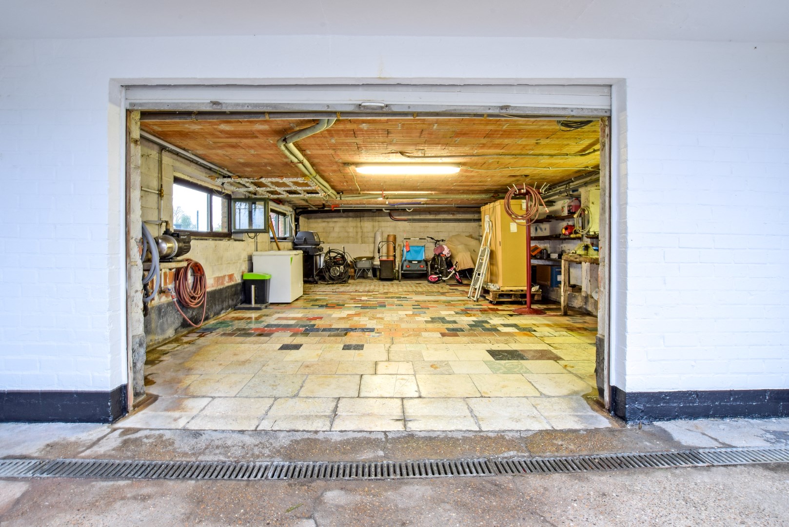 Open bebouwing met 4 slaapkamers op een prachtige locatie vlakbij de Ijzer 