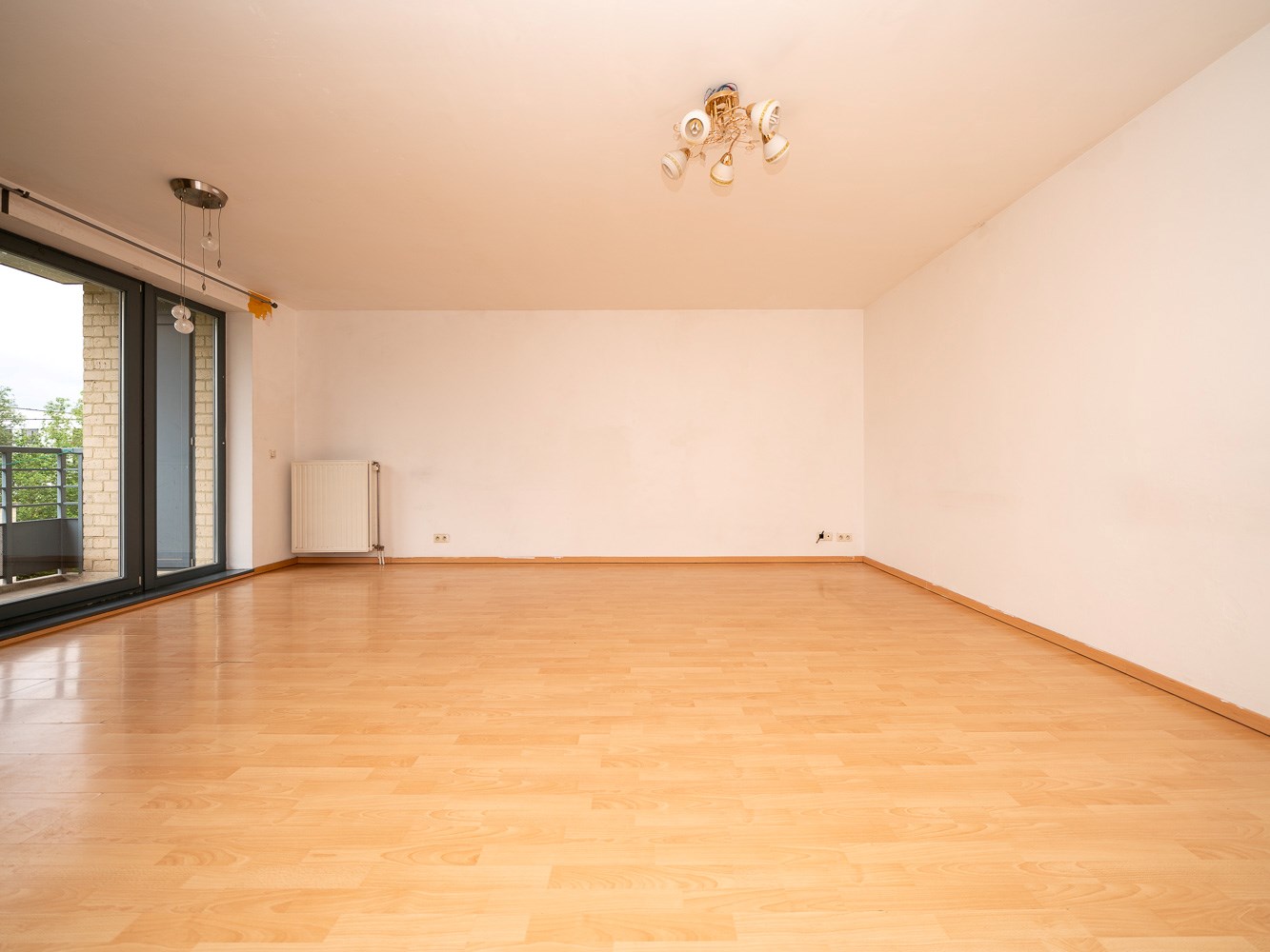 Recent 2-slaapkamer appartement met kelder 