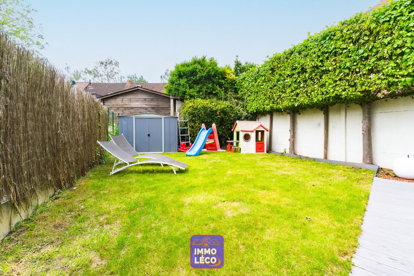 3 façades rénovée avec garage et jardin, plein centre-ville ! 