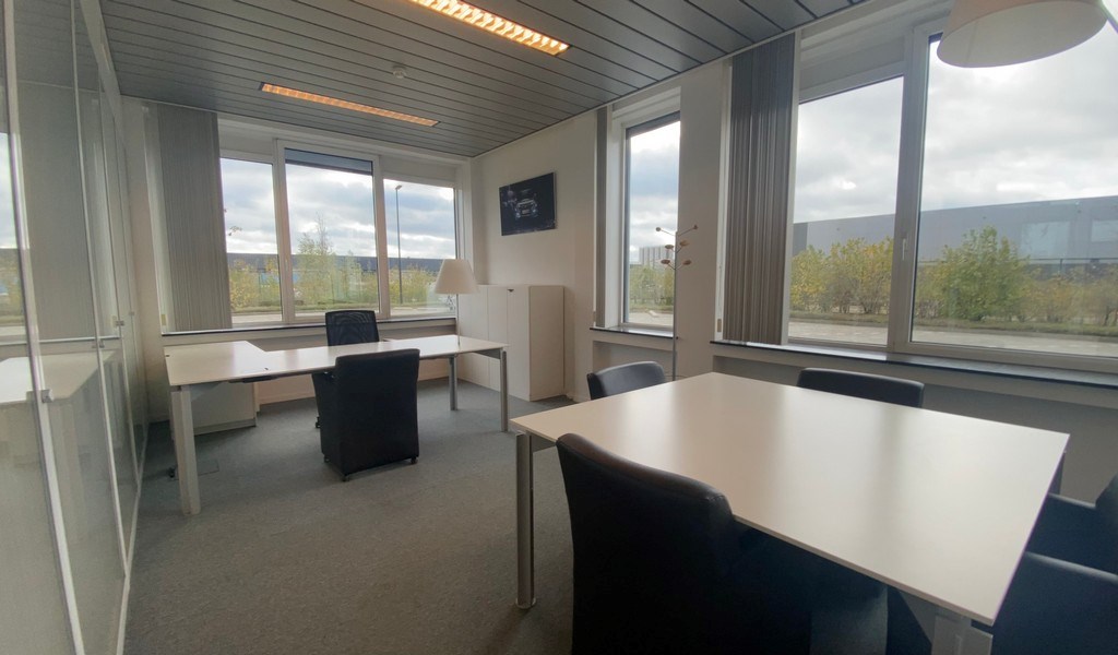 Instapklare kantoren vlakbij N16 te huur in Bornem