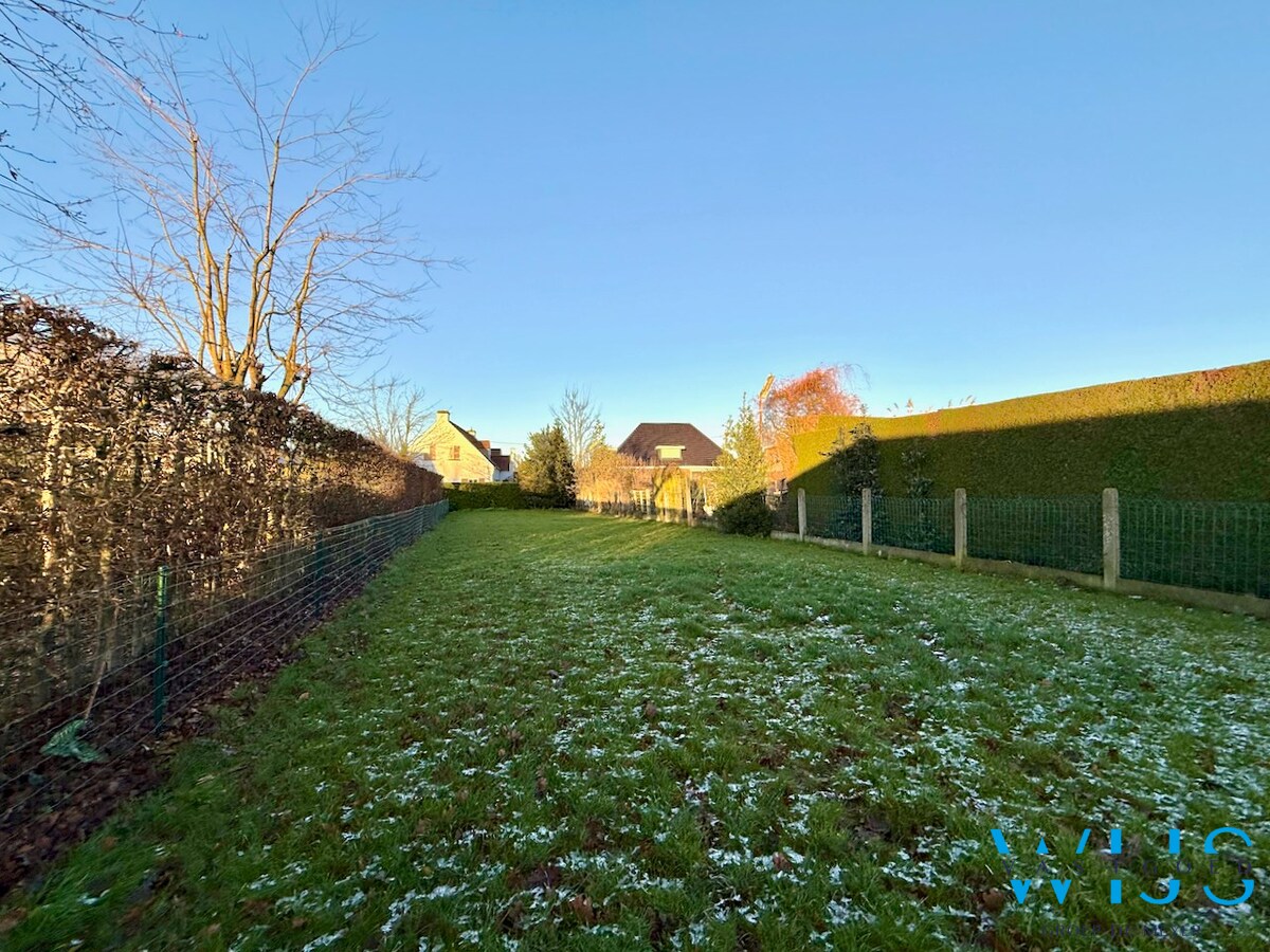 Volledig gerenoveerd woonhuis op 750m² in hartje Ertvelde ! 