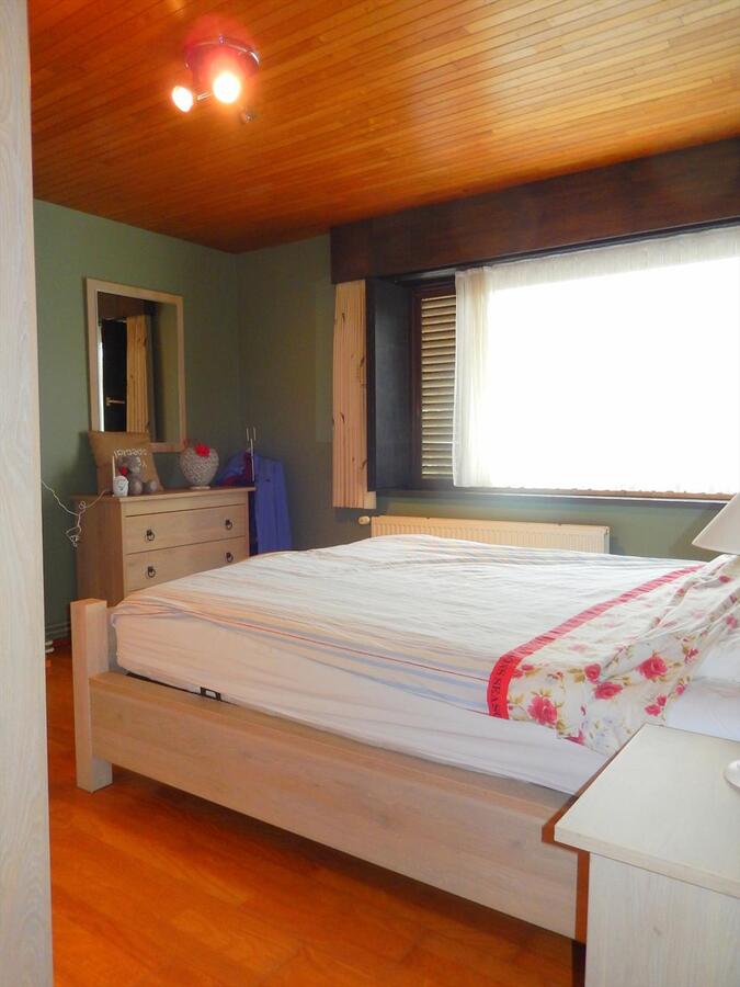 Woning met polyvalente handelsruimte te Jabbeke 