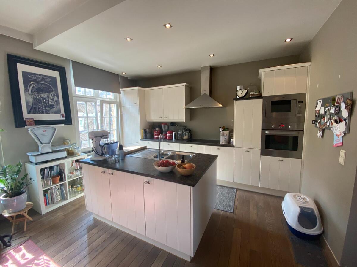 Uitstekend gelegen, duplex-appartement met 3 slaapkamers en garage 