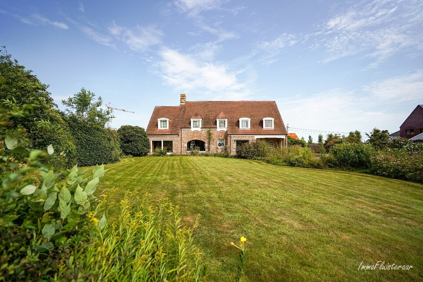 Royale, luxueuze villa met bijgebouwen op ca. 66a te Arendonk 