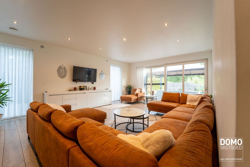 Gunstig gelegen handelshuis te Spalbeek (Hasselt) 