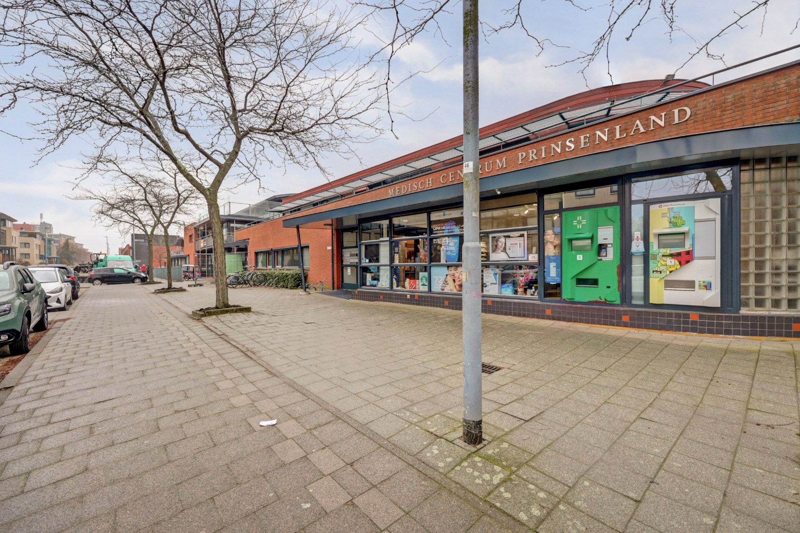 Licht en royaal 3-kamerappartement op de 2e etage met riant balkon en een garagebox in de onderbouw. 