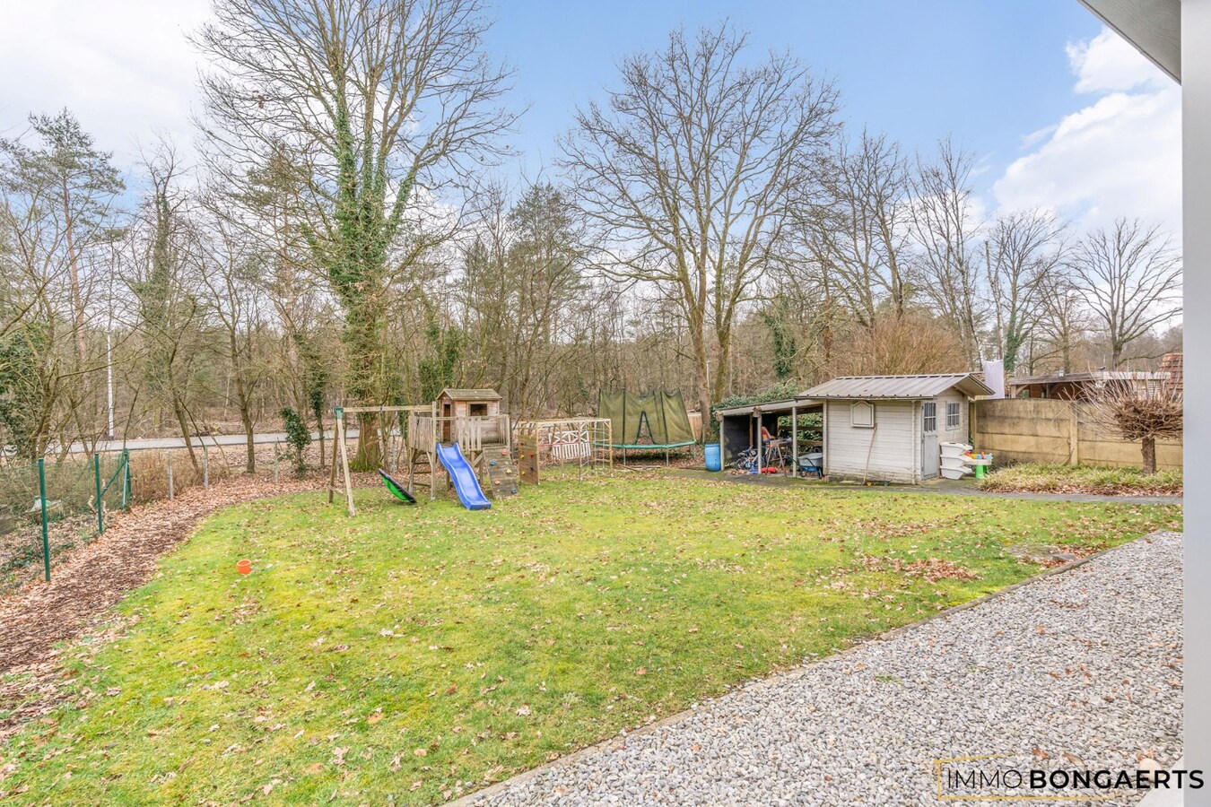 Gerenoveerde woning met 4 slaapkamers op rustige ligging 