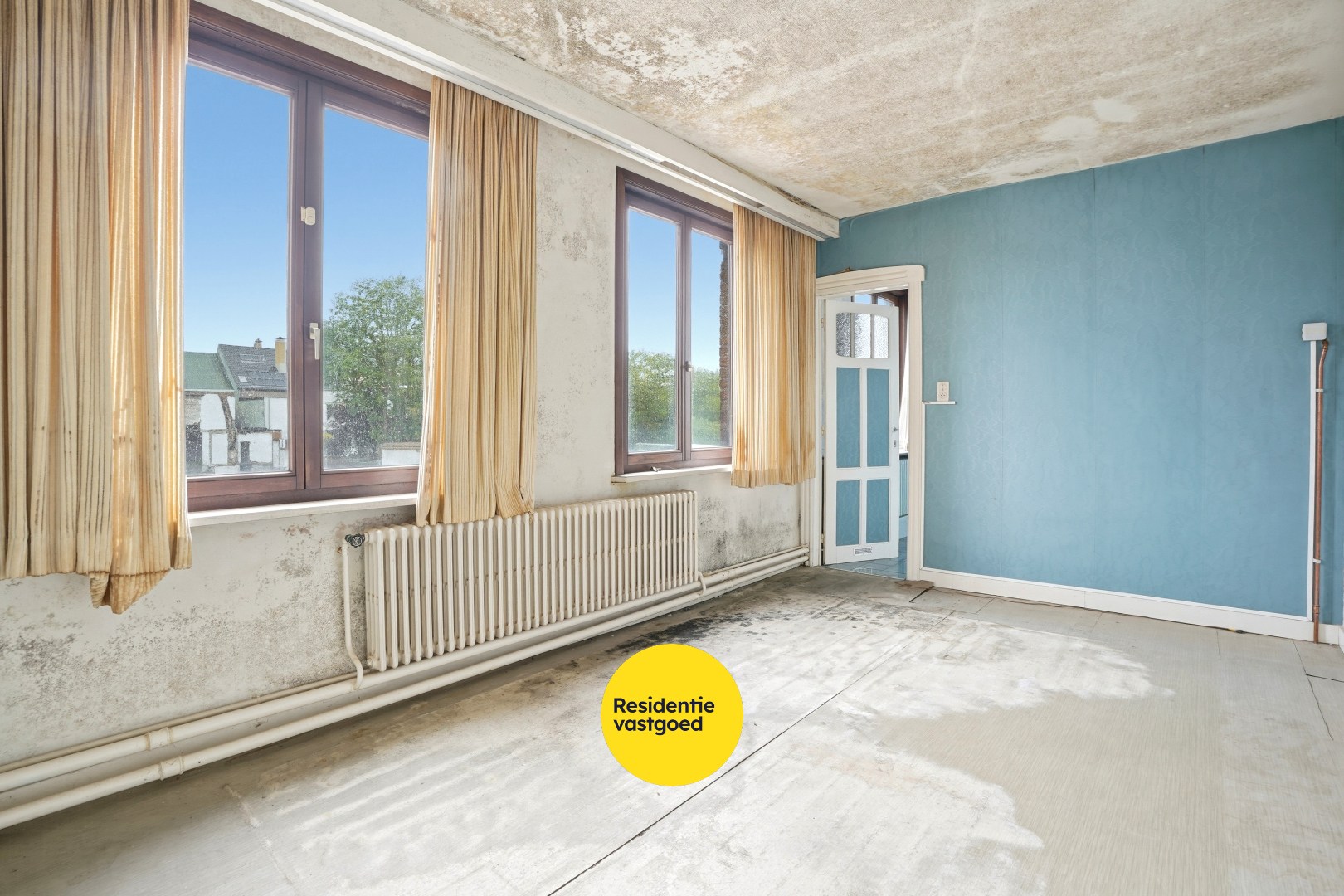 Te renoveren woning met veel op potentieel op topligging. 