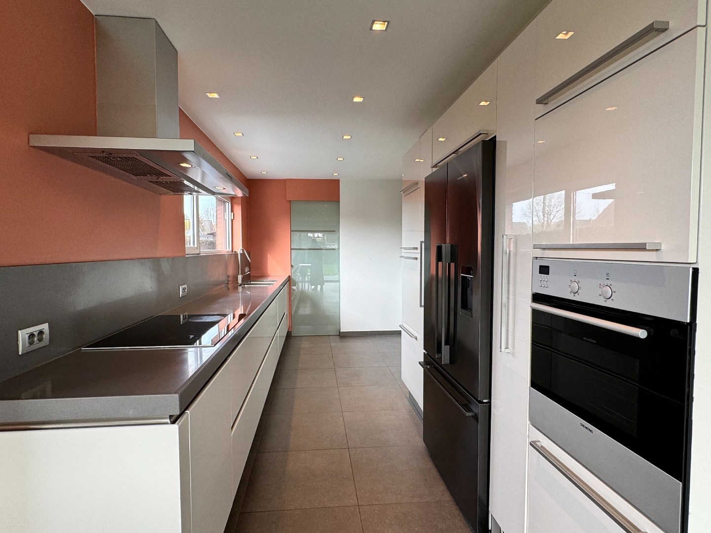 Stijlvolle villa op 909 m² met garage en afgesloten tuin 