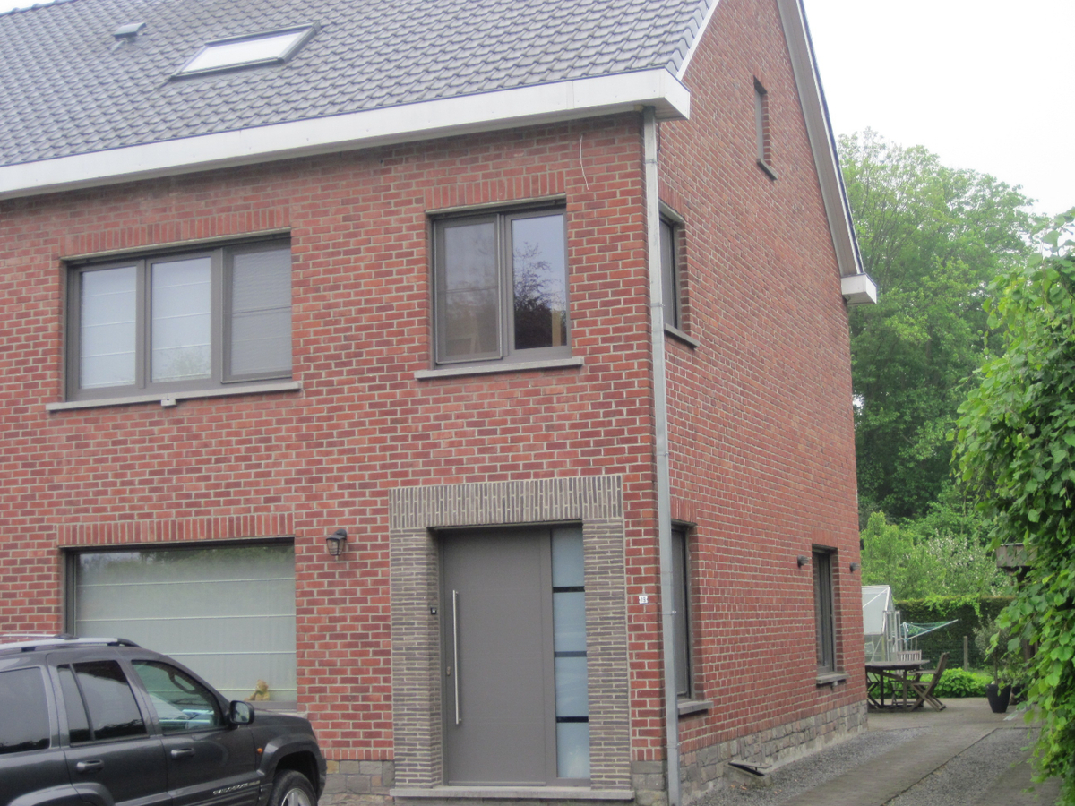 Prachtige en praktische woning (volledig vernieuwd anno 2012) ! 