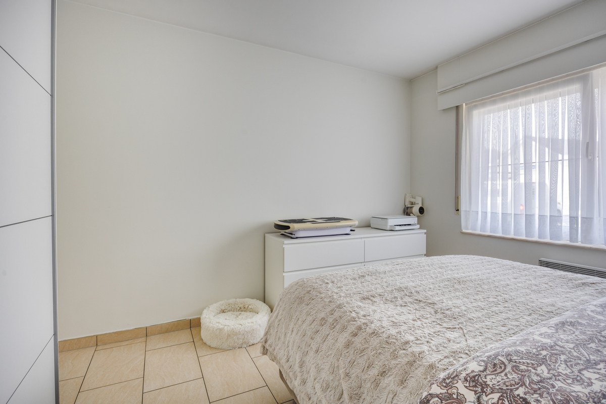 Gelijjkvloers appartement met 1 slaapkamer en staanplaats. 