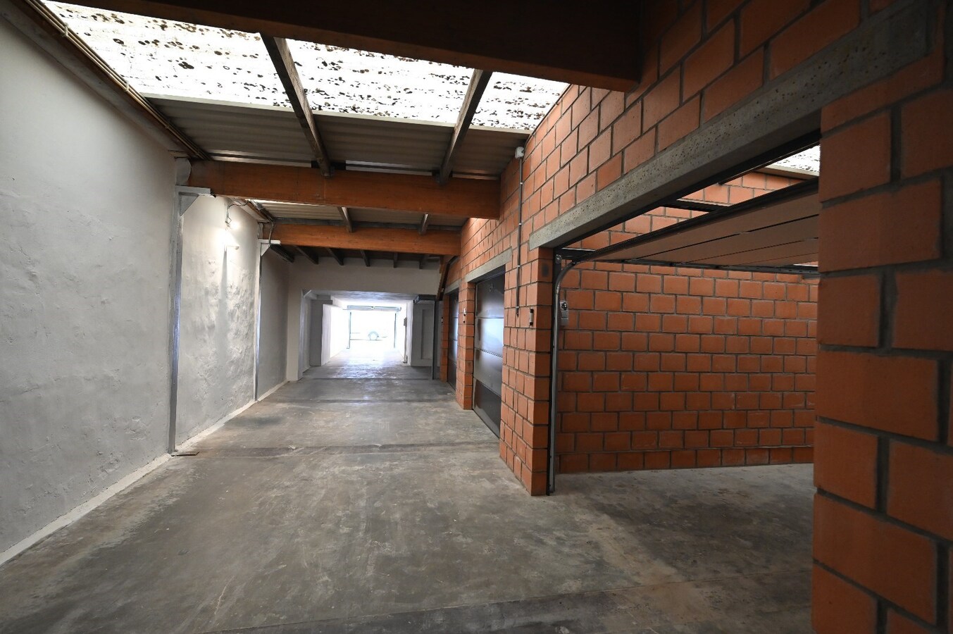 LAATSTE GESLOTEN GARAGEBOX IN CENTRUM OOSTENDE 