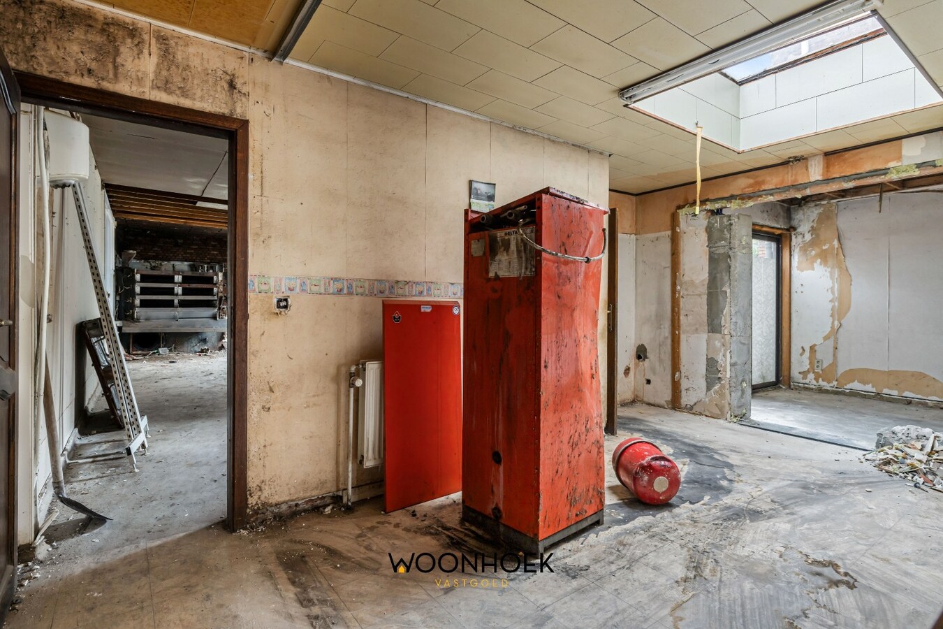 Ruime, te renoveren woning met diverse mogelijkheden 