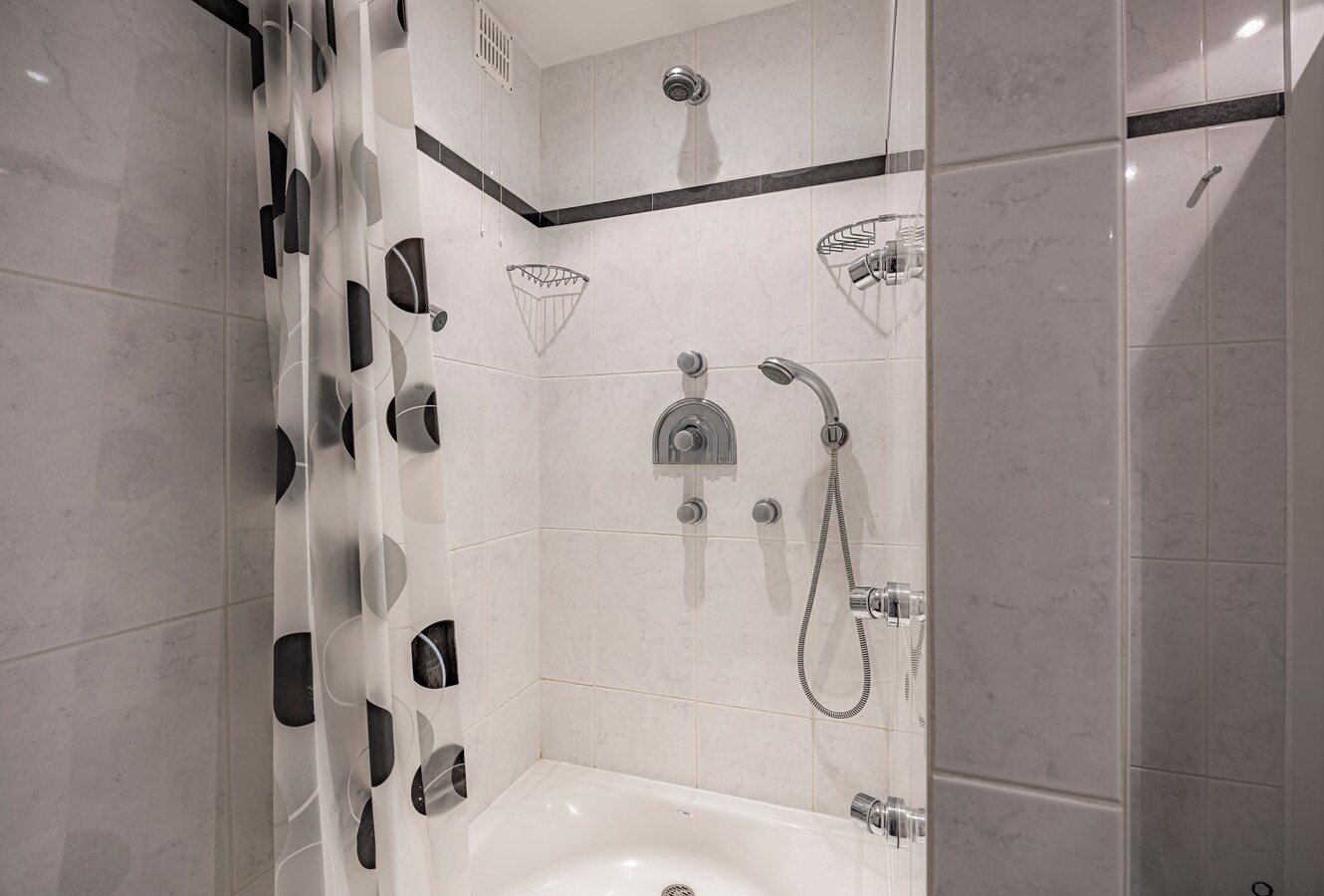 Zeer ruim appartement op topligging te Heist 