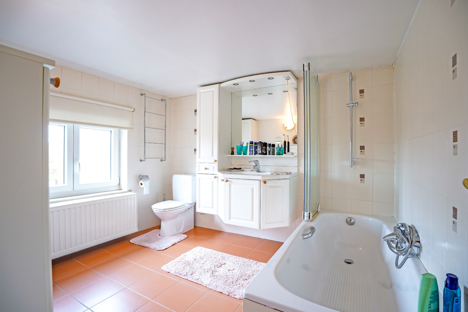 Ruime woning met zongerichte tuin op 554m². 