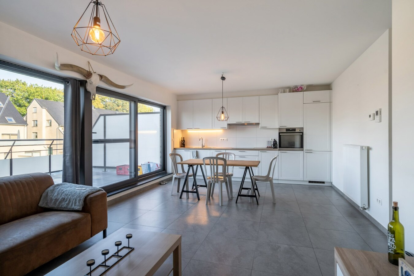 Modern 2 slaapkamer appartement met ondergrondse parkeerplaats. 